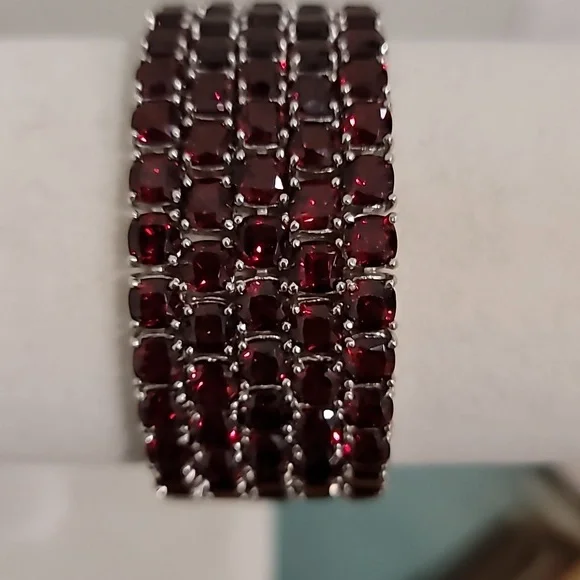 Mozambique Garnet bracelet NWT - Picture 3 of 8